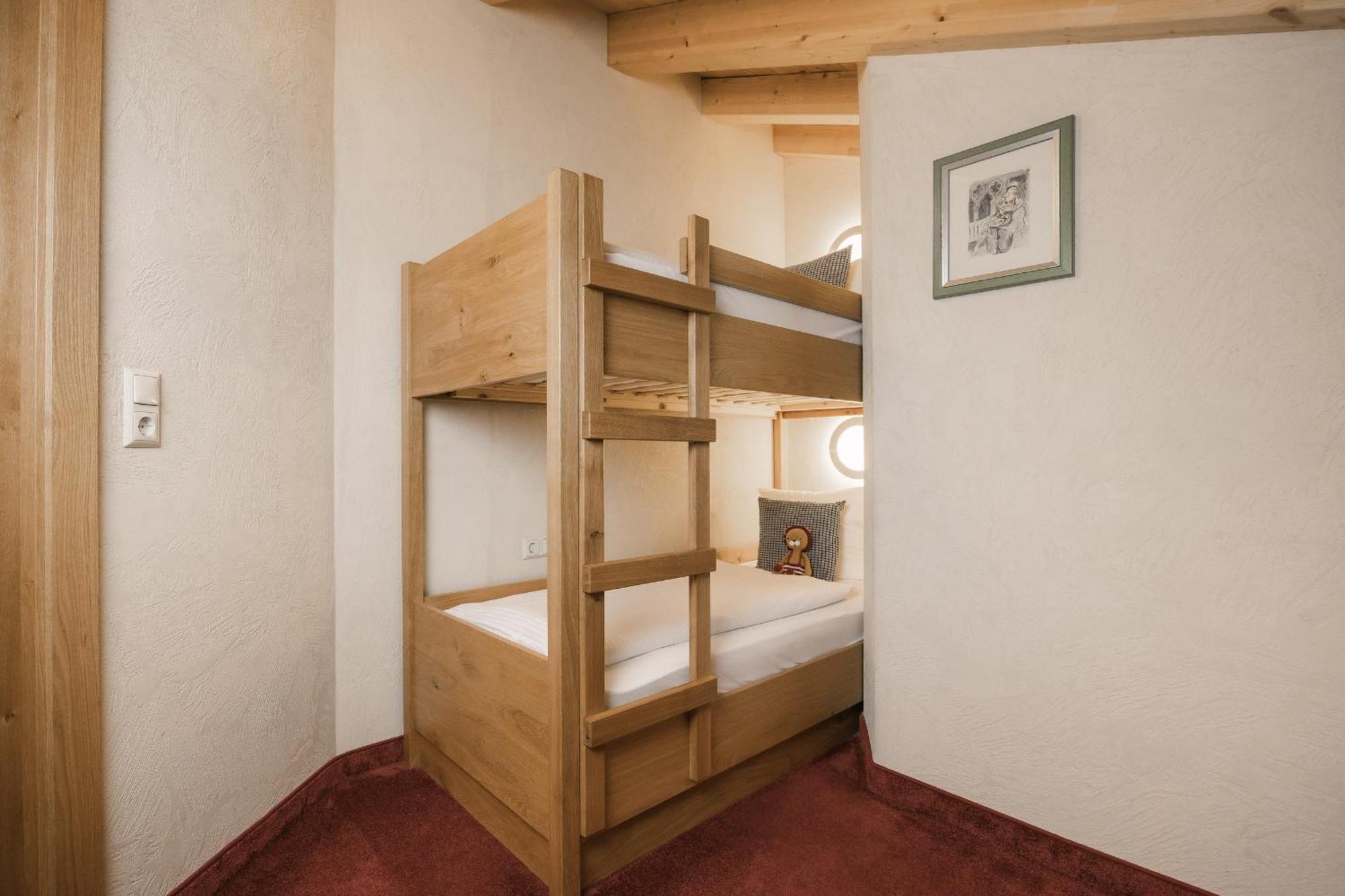 Miaflor Familien- & Aktivresort Ried im Oberinntal Room photo