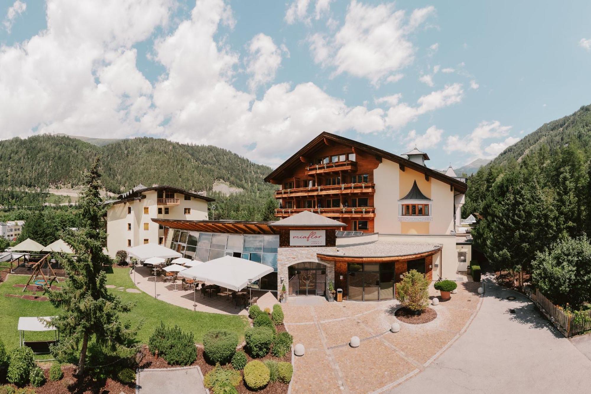 Miaflor Familien- & Aktivresort Ried im Oberinntal Exterior photo