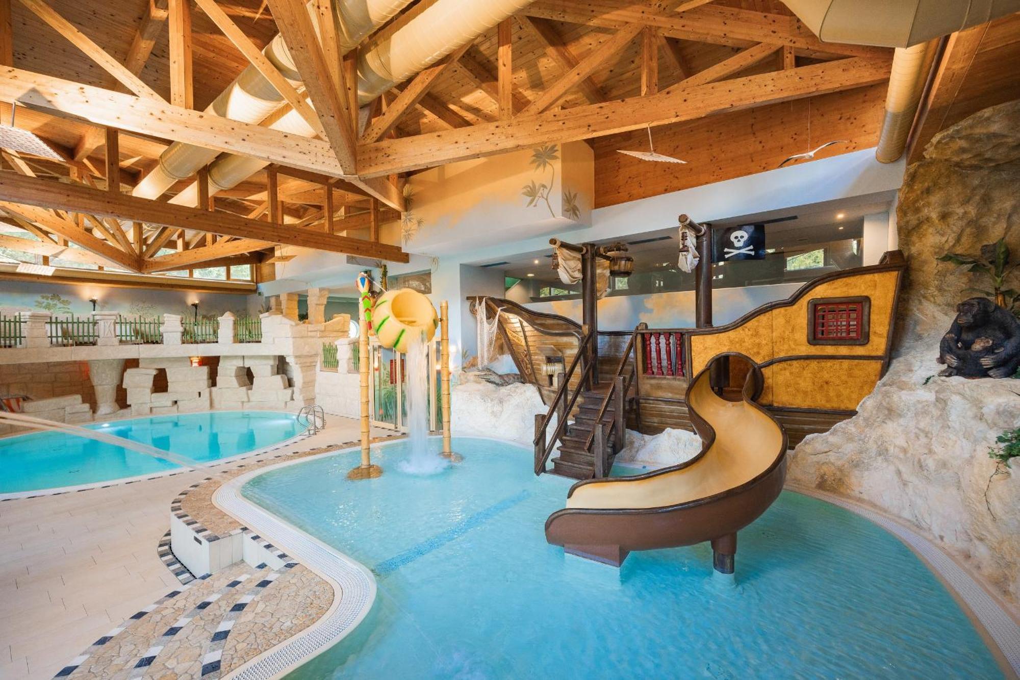 Miaflor Familien- & Aktivresort Ried im Oberinntal Exterior photo