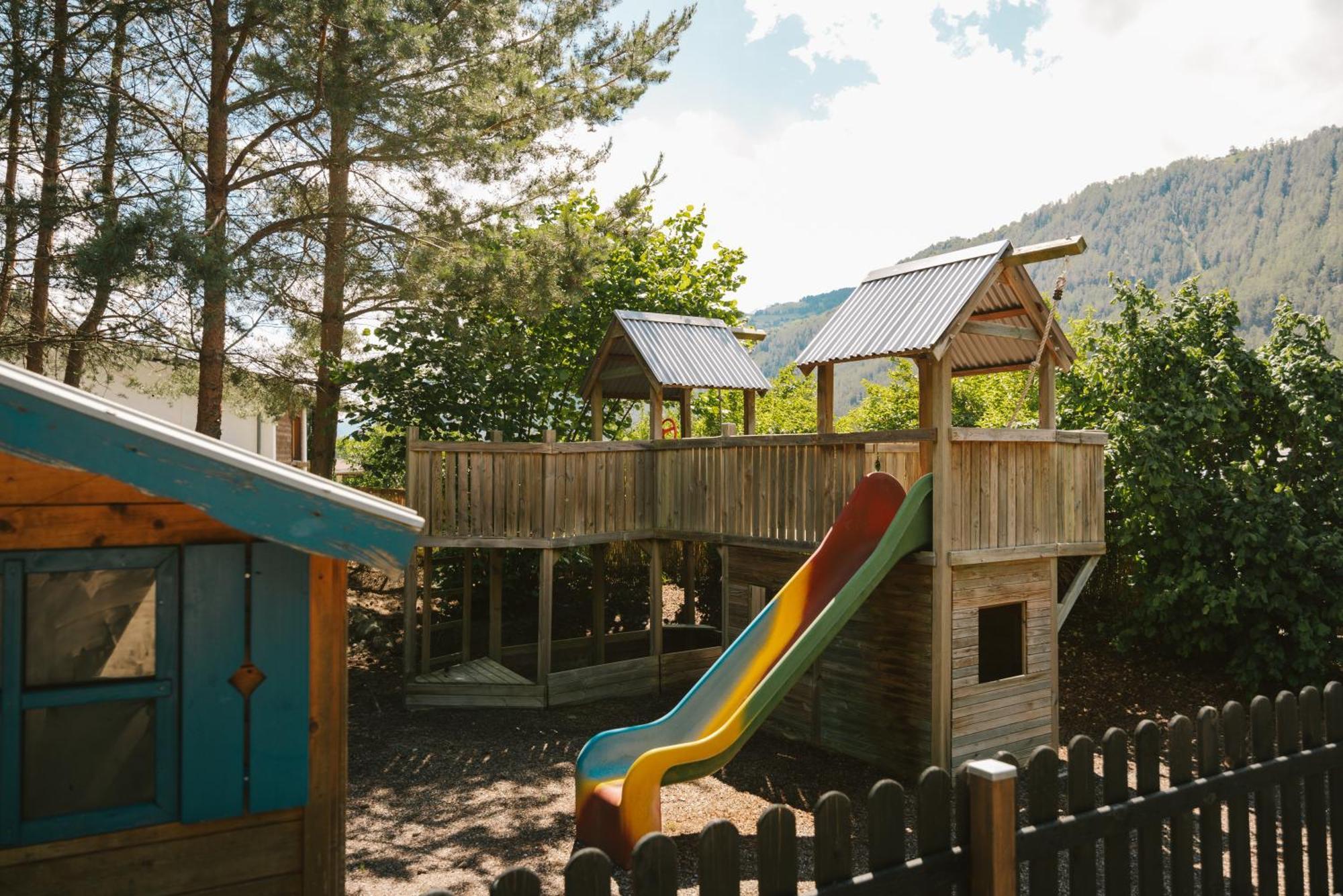 Miaflor Familien- & Aktivresort Ried im Oberinntal Exterior photo