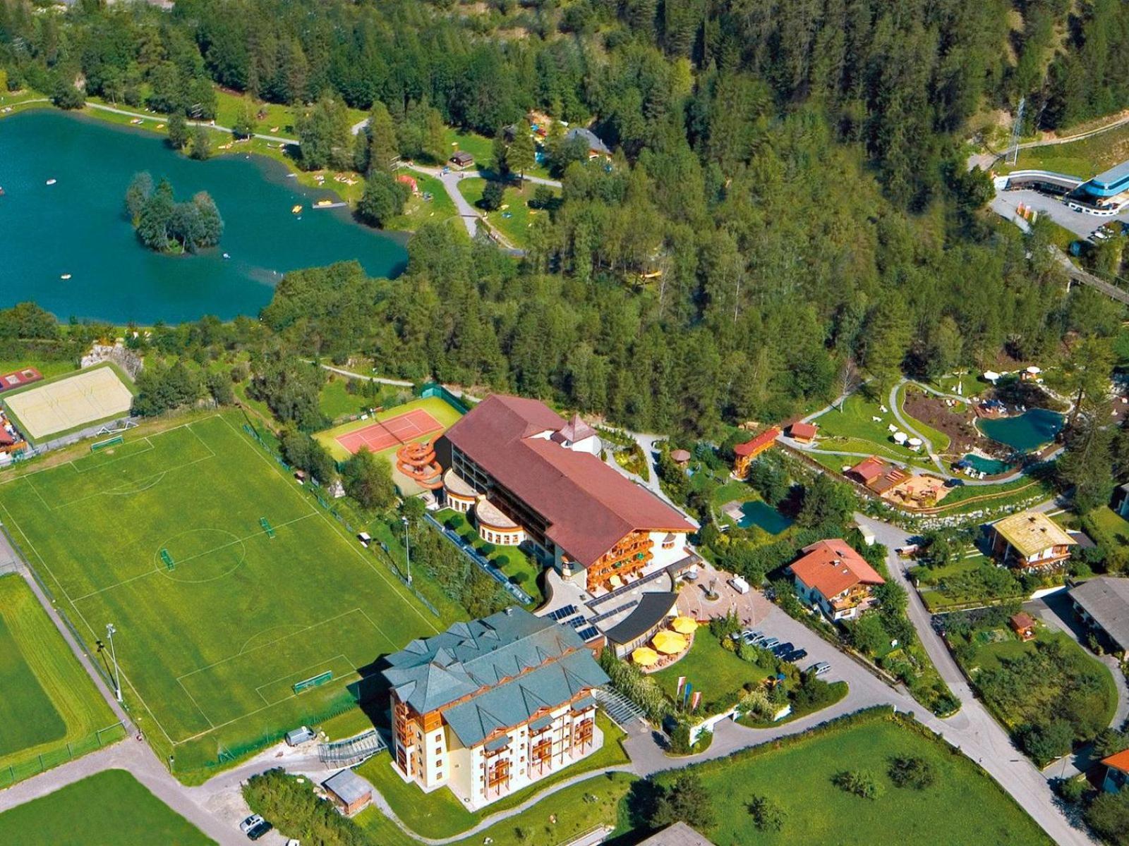 Miaflor Familien- & Aktivresort Ried im Oberinntal Exterior photo